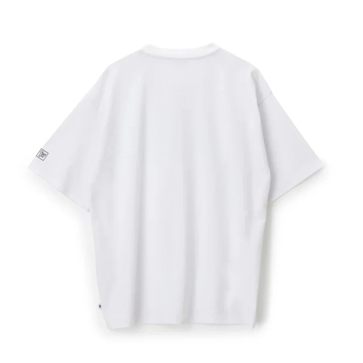 白い無地Tシャツの背面