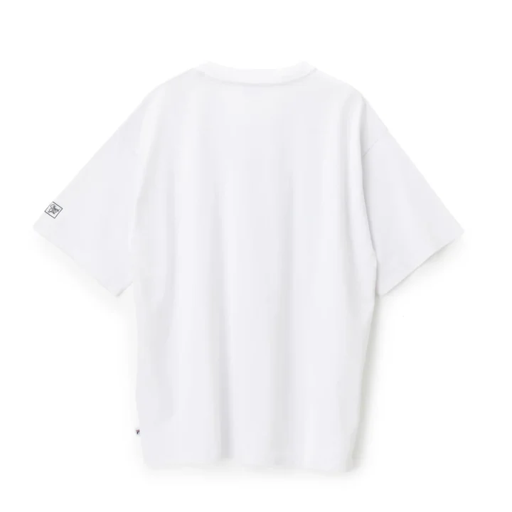 白い無地Tシャツの背面