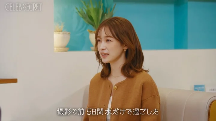 撮影前5日間水だけで過ごしたと語る藤井サチさん