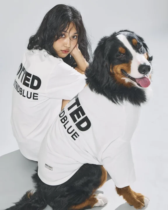 女性と犬のペアルック