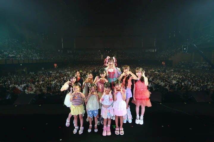 しなこさんのライブパフォーマンス