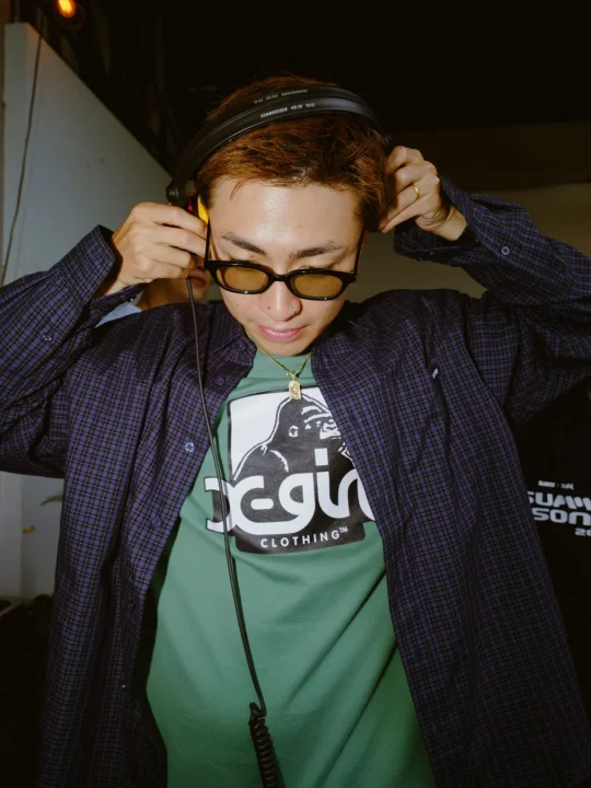 DJの男性