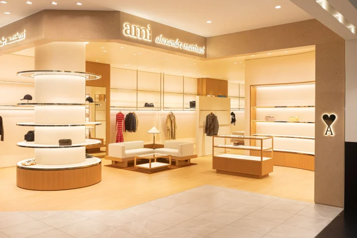 AMI PARIS 心斎橋PARCO店 内装