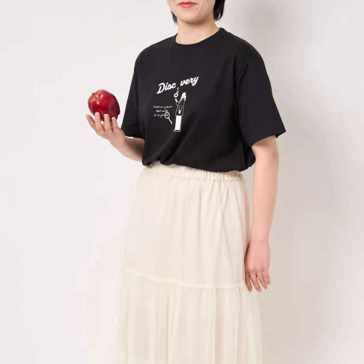 ニュートンTシャツ（ブラック）着用イメージ