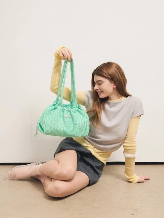 ミントグリーンのメッシュバッグ