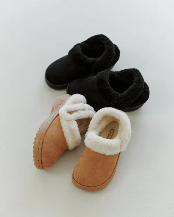 Crocs Unfurgtble Vegan Suede Clog Sepia & Black