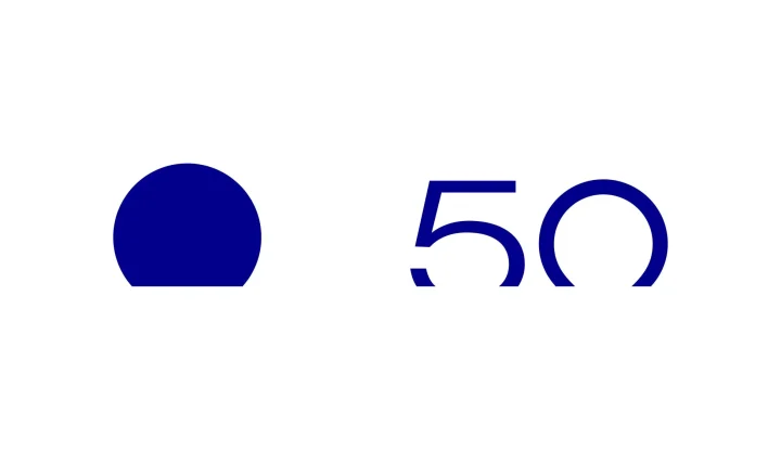 新しいビジュアルアイデンティティの「50」