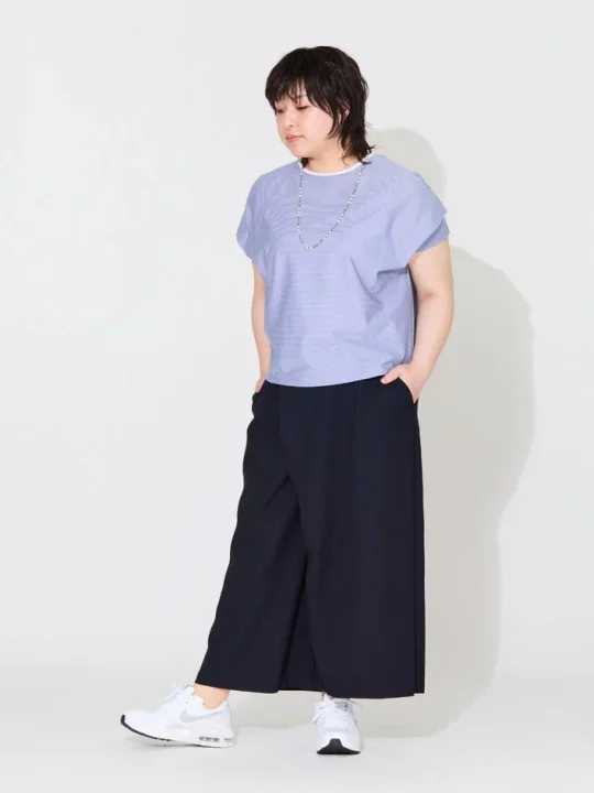 接触冷感カットソーのスタイリング