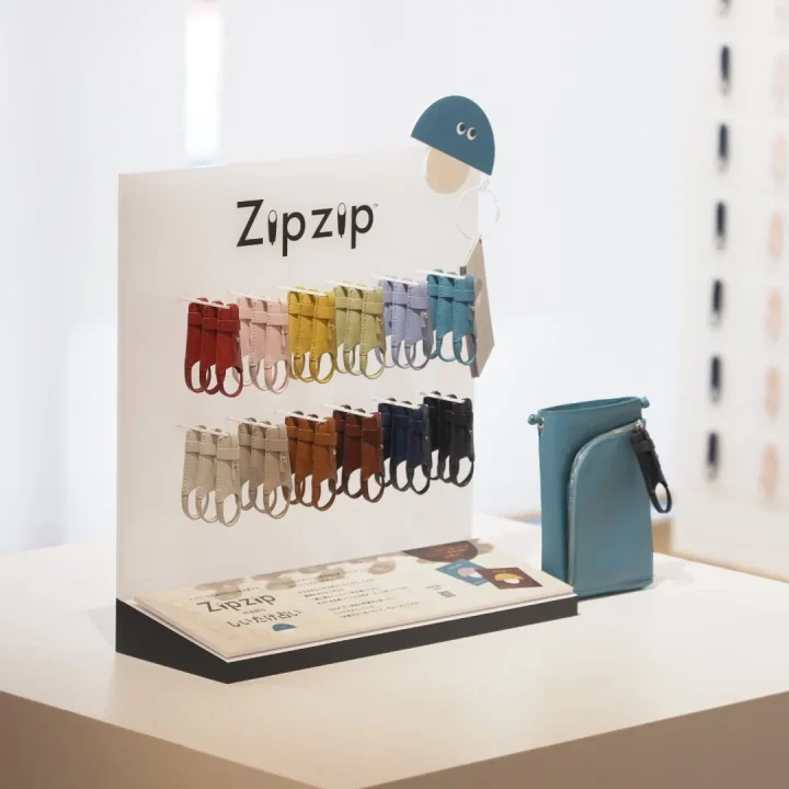 Zipzip製品とカラフルなカード