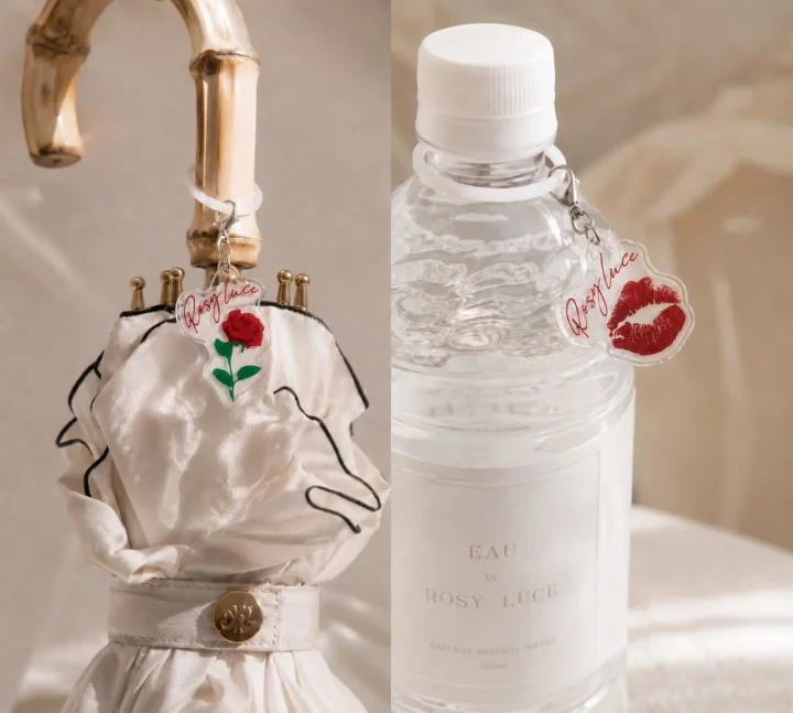 傘、ミネラルウォーター、ボトル、チャーム、バラ、唇、ロゴ、Rosy Luce、白、上品、ファッション小物