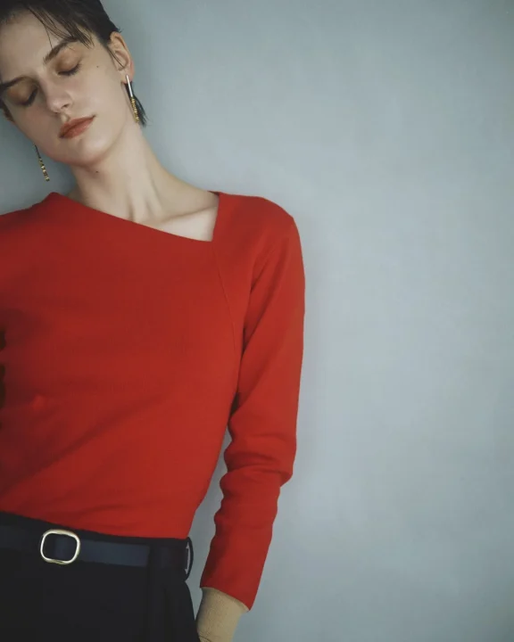 ASYMMETRY NECK KT