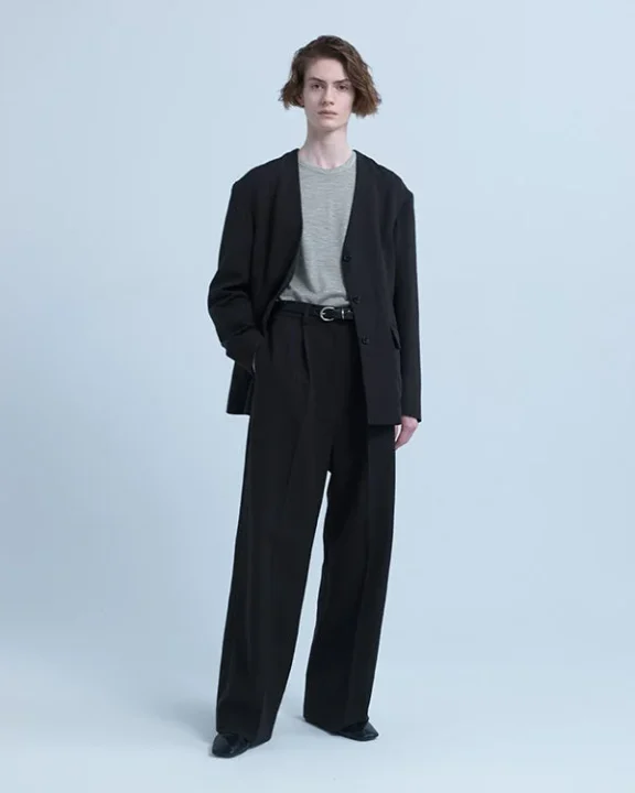 男性モデルのファッション