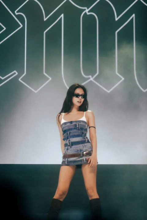 ステージ上のJENNIE
