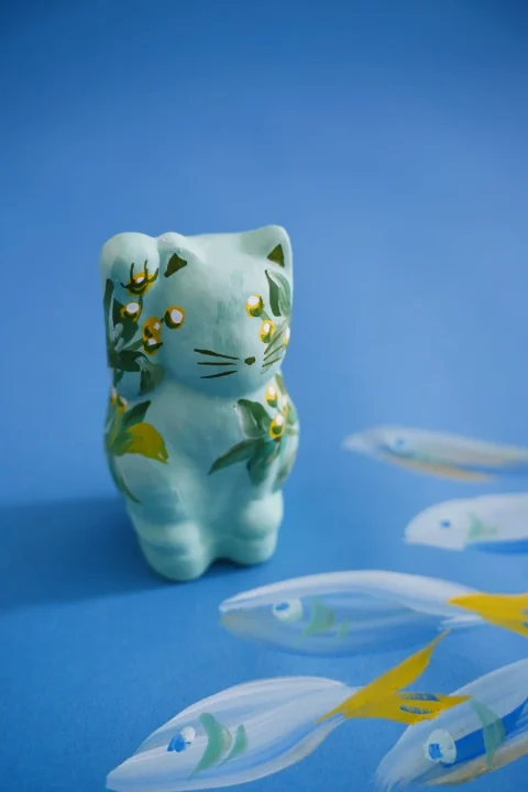 水色の招き猫の置物