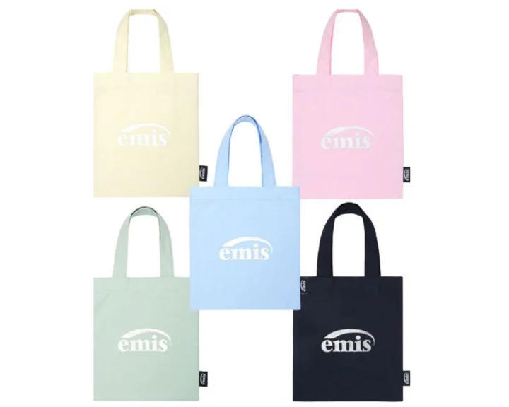 emisのロゴ入りトートバッグ