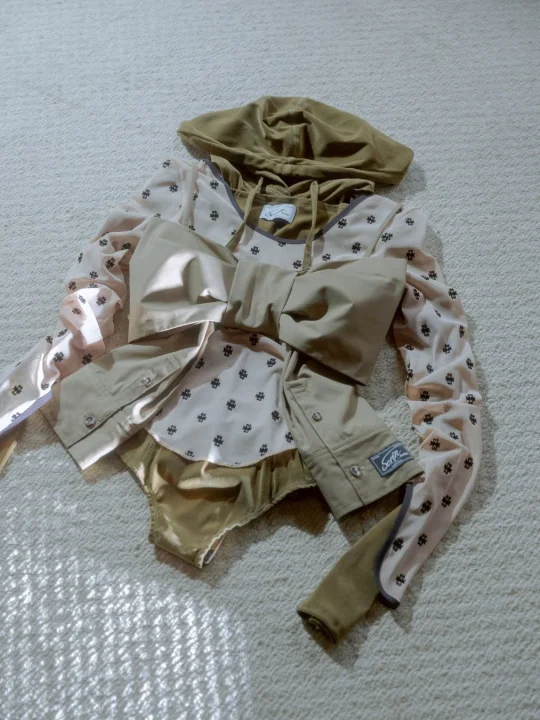 レイヤードデザインのトップス商品画像