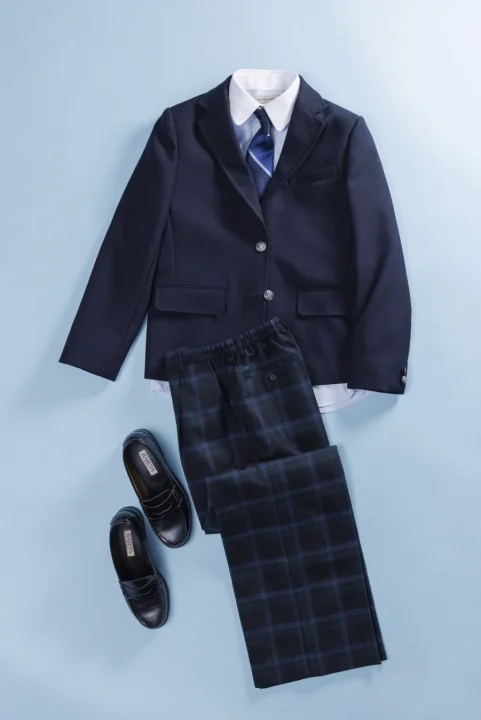 男子制服コーディネート例(ブレザーとチノパンツ)