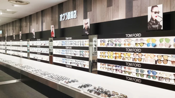 TOM FORD EYEWEARの陳列棚
