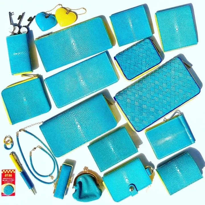 鮮やかなガルーシャ製品