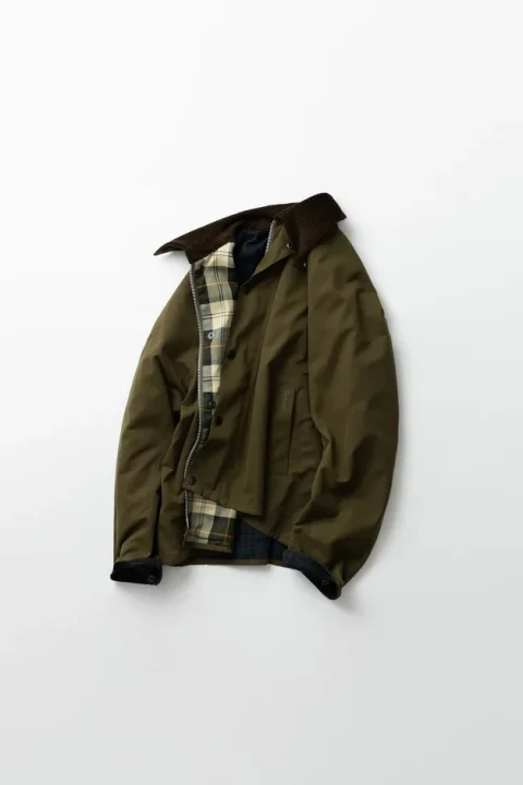 カーキのジャケット全体