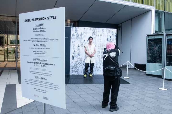 渋谷ヒカリエのイベント会場で撮影されるモデル