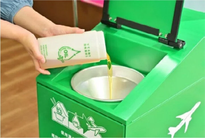 廃油回収の様子